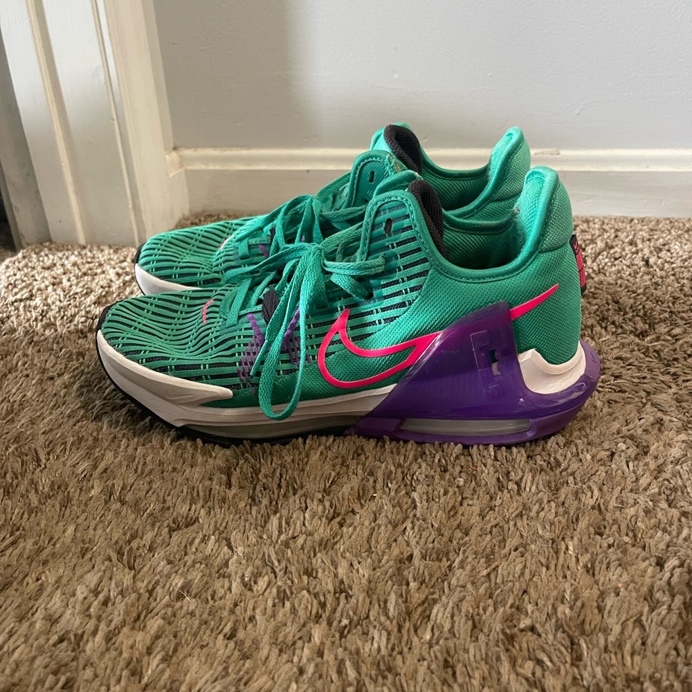 LeBron Nike Basketball Shoes